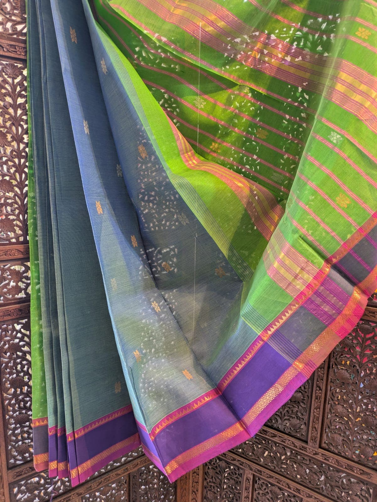 Peturu Silk Cotton Saree – Parrot Green & Indigo Contrast Weave