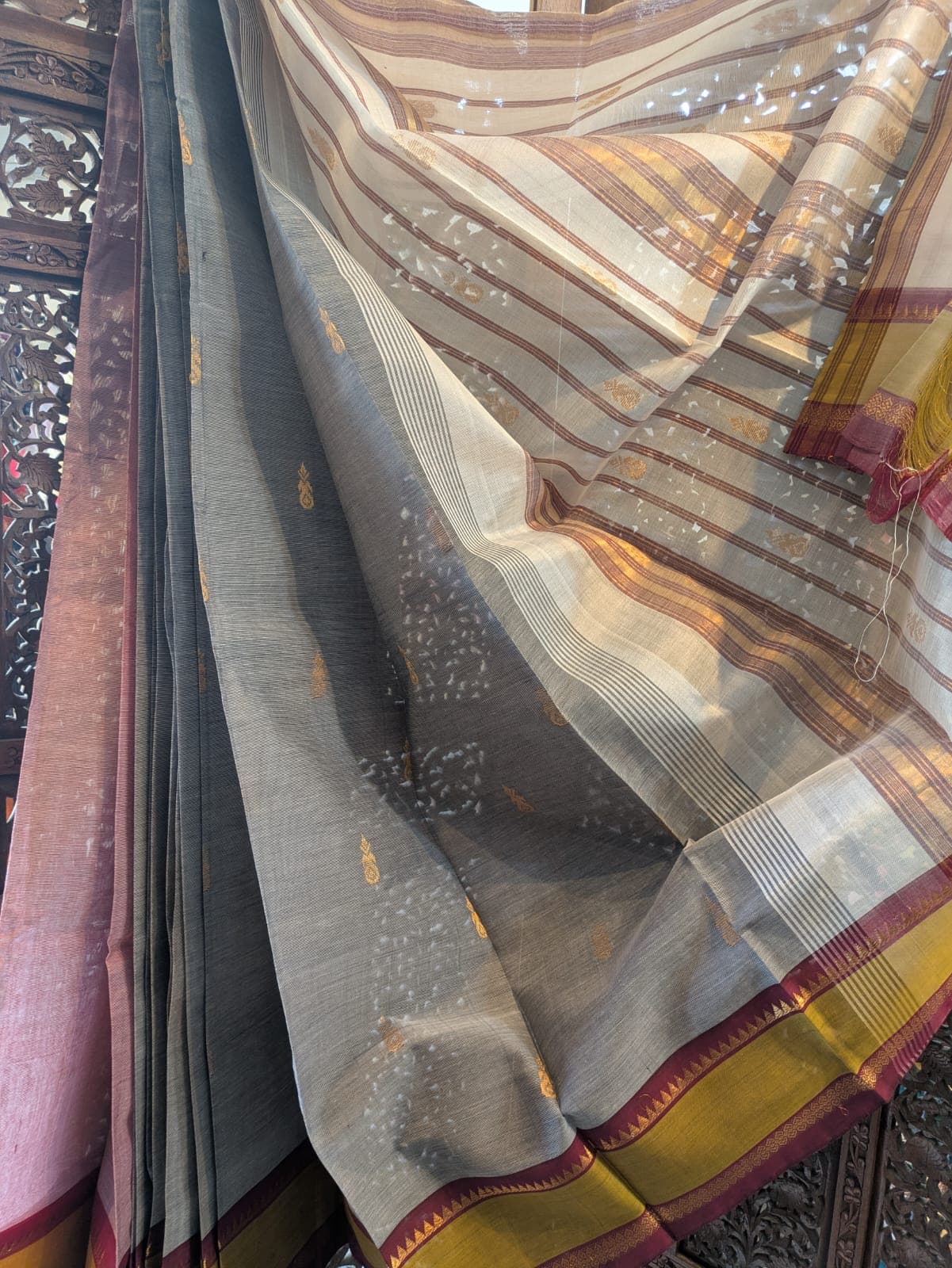Peturu Silk Cotton Saree – Ivory & Slate Grey Classic Weave