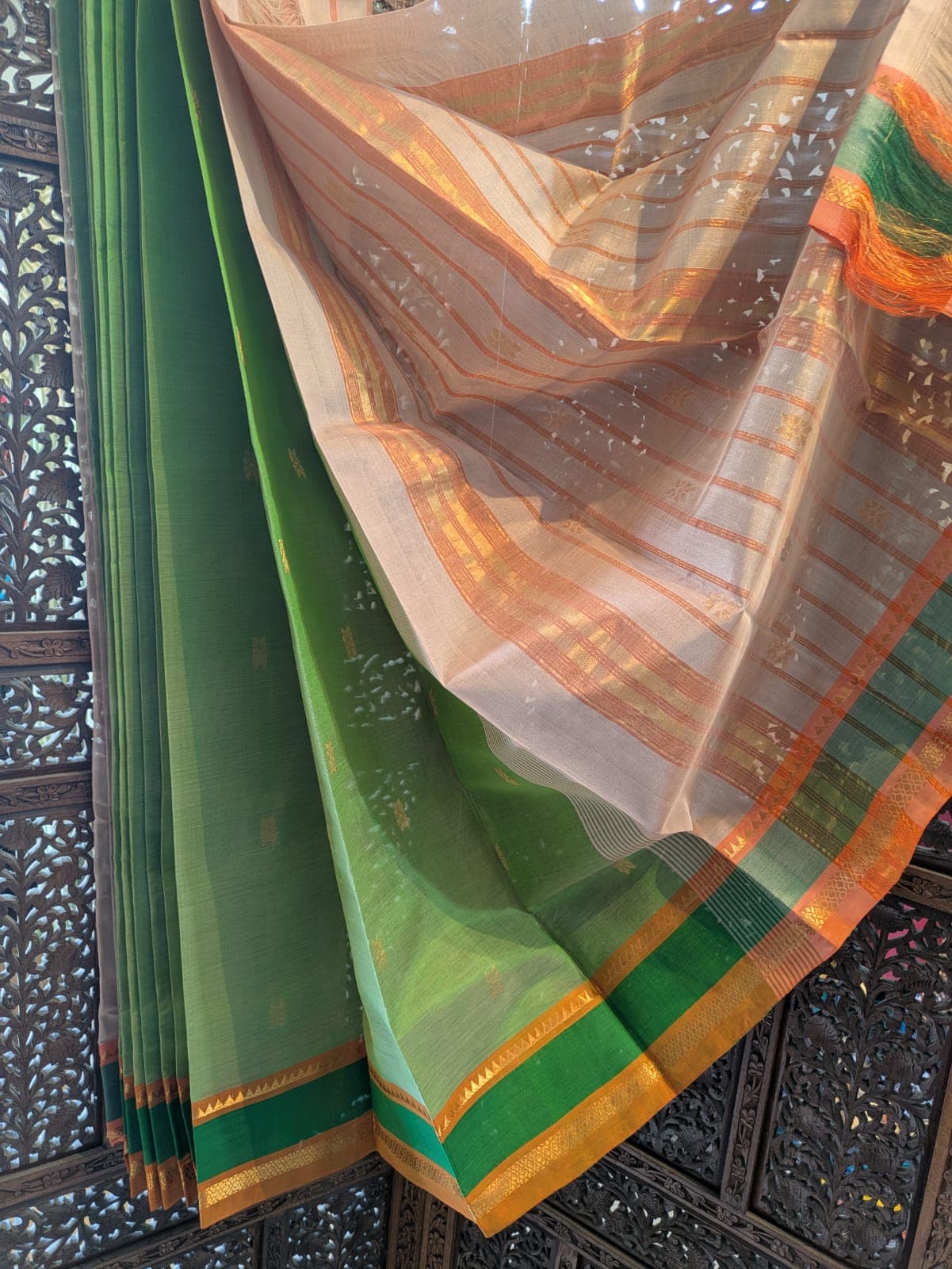 Peturu Silk Cotton Saree – Off White & Emerald Green Festive Contrast 2